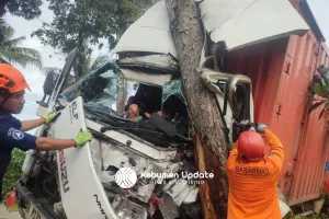 Dramatis! Tim SAR Gabungan Berhasil Evakuasi Sopir Terjepit Kendaraan di Petanahan