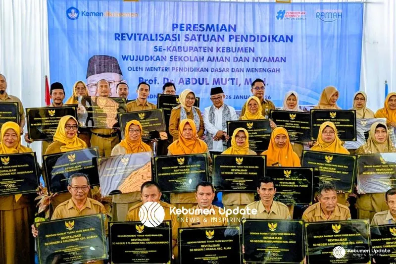 Kunjungi Kebumen, Mendikdasmen Resmikan Proyek Revitalisasi Sekolah Senilai Rp31,8 Miliar