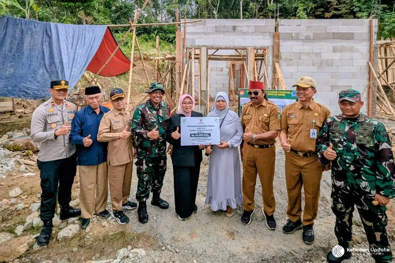 Bukan Seng Tapi Genteng: Bantuan RTLH di Somagede Sempor Dukung Program Gentengisasi