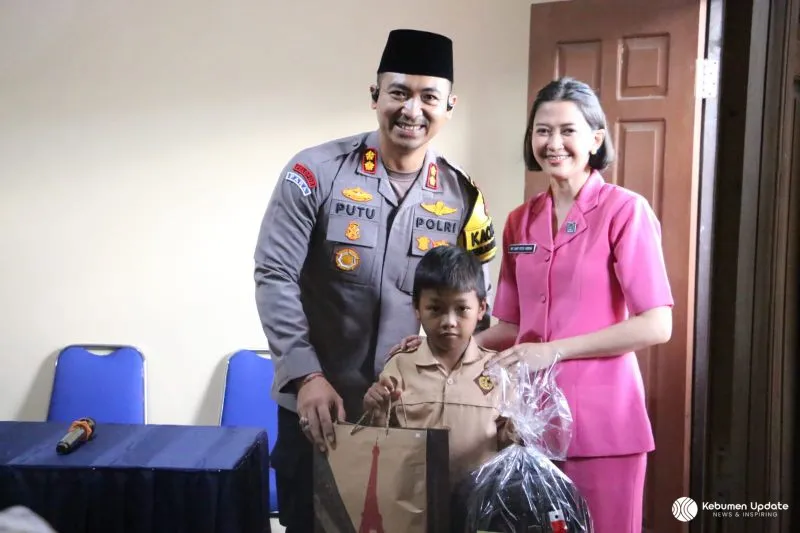 Polres Kebumen Salurkan Bantuan Pendidikan, Targetkan Pelajar Prasejahtera di Karangsambung