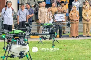 Modernisasi Pertanian Kebumen: Bupati Lilis Serahkan 104 Unit Alsintan Senilai Rp12 Miliar
