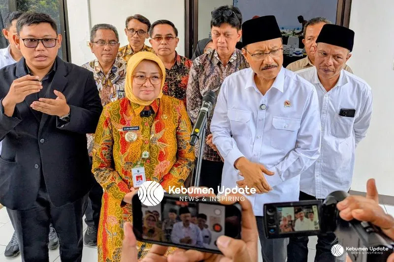 Mensos Tekankan Akurasi Data PBI BPJS dan Apresiasi Sekolah Rakyat di Kebumen