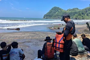 Abaikan Batas Aman, Tiga Remaja Tergulung Ombak di Pantai Watubale Kebumen, Satu Masih Dicari