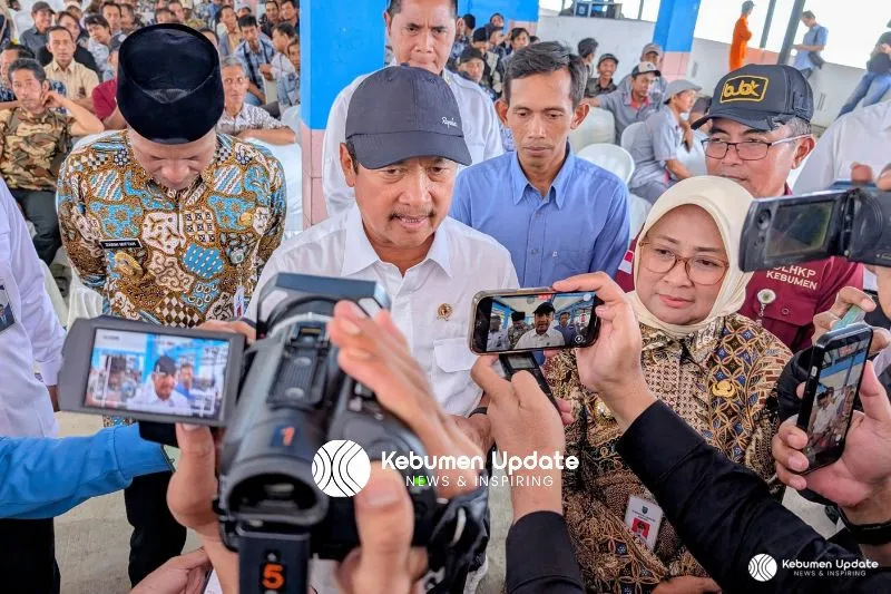 Menteri Kelautan Tinjau Proyek Kampung Nelayan Merah Putih di Kebumen, Sudah Siap Beroperasi?