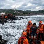 Wisatawan Asal Bekasi Meninggal Dunia Akibat Laka Laut di Pantai Karangbolong Kebumen