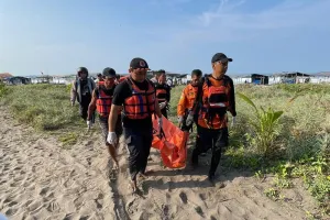 Satu Korban Laka Laut Setrojenar Ditemukan Mengapung di Tengah Laut