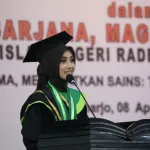 Lulus dalam 3,5 Tahun, Putri Kasi Bimas Islam Kebumen Jadi Wisudawati Terbaik UIN Surakarta