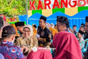 Semangat Buayan Rukun Bebrayan Warnai Silaturahmi di Pantai Karangbolong