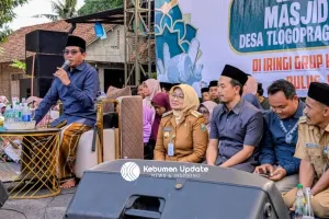 Gebyar Halalbihalal Tlogopragoto: Bupati Kebumen dan KH Anwar Zahid Sapa Ribuan Jemaah di Mirit