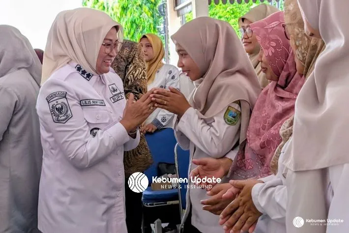 Hadir di Halal Bihalal Kecamatan Kebumen, Bupati Lilis Ajak Aparatur Hidup Sederhana dan Responsif