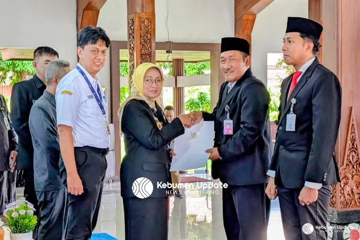Resmi! Sejumlah Camat dan Lurah di Kebumen Berganti, Ini Pesan Bupati Lilis