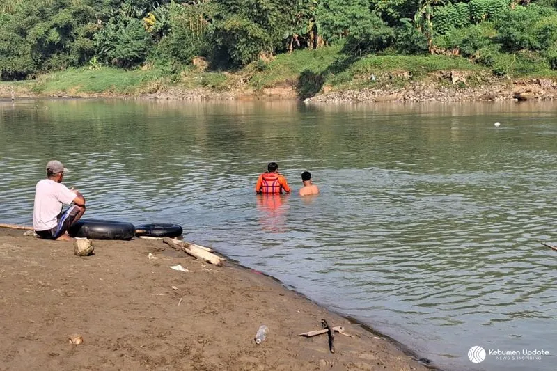 Tim SAR Evakuasi Santri yang Tenggelam di Sungai Luk Ulo dalam Kondisi Meninggal Dunia