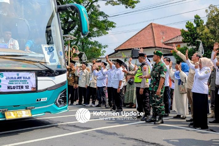 Bupati Lilis Nuryani Lepas 347 Jemaah Calon Haji Kloter 12, Chandra Jadi yang Termuda
