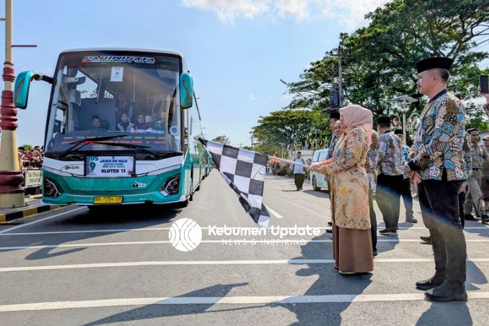 Bupati Kebumen Lepas 349 Jemaah Calon Haji Kloter 13, Tekankan Kesabaran dan Jaga Nama Baik Daerah