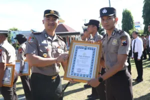 Polres Kebumen Beri Penghargaan untuk 24 Personel Berprestasi, Termasuk Trainer AI