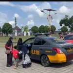 Kado Ultah Spesial, Polres Kebumen Ajak Anak Berusia 7 Tahun Keliling Kota Pakai Mobil Patroli