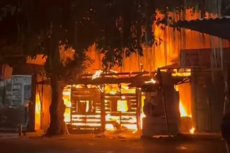 Korsleting Listrik Hanguskan Warung Makan dan Toko Sembako di Buluspesantren Kebumen, Kerugian Capai Rp700 Juta