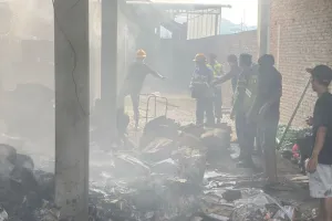 Diduga Akibat Puntung Rokok, Teras Rumah Warga Sruweng Kebumen Terbakar