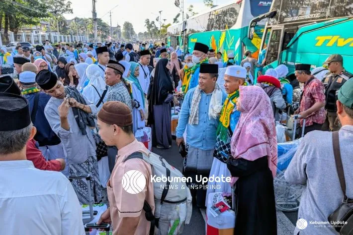 4 Bus Tiba, Rombongan Haji Kloter 11 Kebumen Resmi Kembali ke Tanah Air