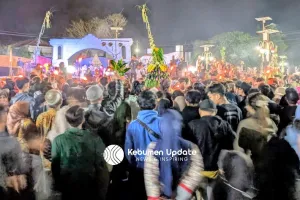 Grebeg Sura Merti Jagad Kabumian: Warga Serbu Gunungan Sebelum Doa Selesai