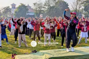 Semangat Kebersamaan di Gombong: Dari Senam Sehat, Bagi Bantuan, hingga Aksi Bersih-bersih Masjid