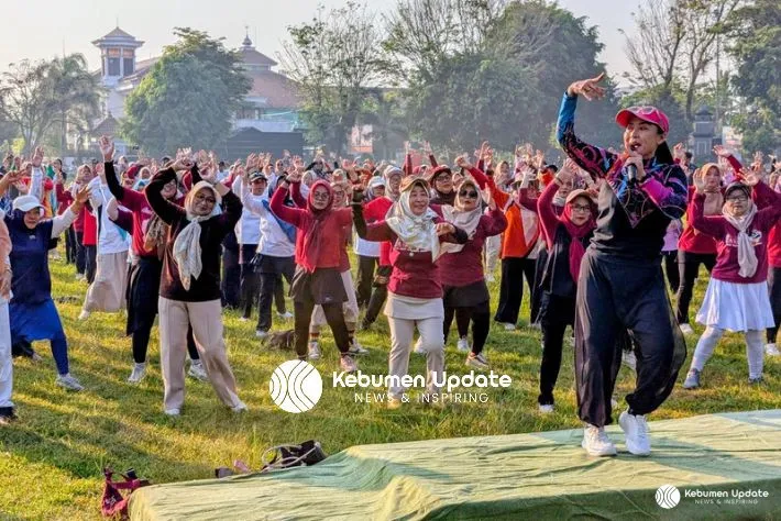 Semangat Kebersamaan di Gombong: Dari Senam Sehat, Bagi Bantuan, hingga Aksi Bersih-bersih Masjid