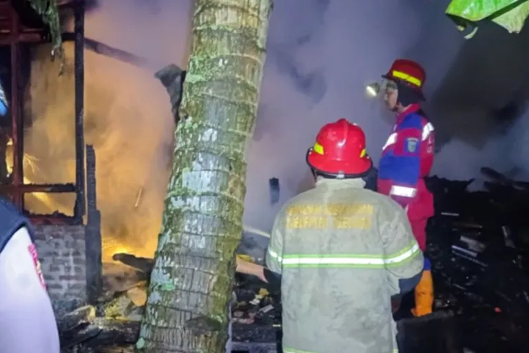 Lupa Matikan Tungku Kayu, Rumah Warga Kuwarasan Terbakar, Kerugian Capai Puluhan Juta