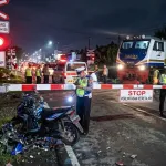 Terobos Palang Pintu di Karanganyar Kebumen, 3 Pengendara Motor Tewas Tertemper KA Taksaka