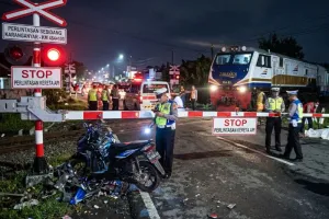 Terobos Palang Pintu di Karanganyar Kebumen, 3 Pengendara Motor Tewas Tertemper KA Taksaka