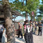 Polres Kebumen Razia Warung Miras di Kuwarasan, 30 Botol Diamankan