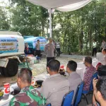 Polres Kebumen Salurkan 10.000 Liter Air Bersih dan Bansos di Desa Karangpoh