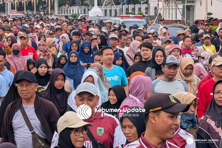 Meriahkan Harlah Ke-20 PPDI, Ribuan Perangkat Desa di Kebumen Ikuti Jalan Sehat Berhadiah Motor