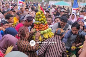 Meriah, Kirab 7 Gunungan Awali Rangkaian Karangbolong Culture Festival di Kebumen