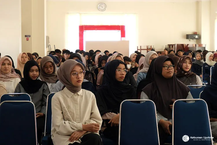 Peserta Campus Care Seminar menyimak paparan narasumber. (Foto: Humas UPB)