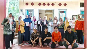 KANTUNG MERONA: Kader dan Tetangga Dukung Ibu Minum Obat Anti Anemia
