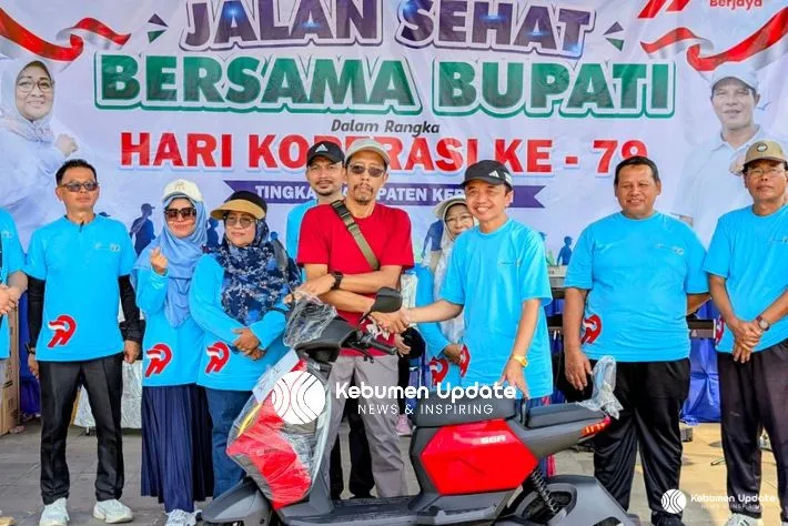 Jalan Sehat Hari Koperasi Kebumen: Suwardi KPRI Sederhana SMPN 1 Bawa Pulang Sepeda Listrik