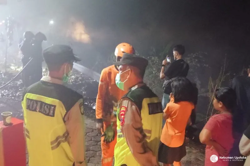 Lahan Dekat Makam Singapatra Terbakar, Warga Diimbau Waspada
