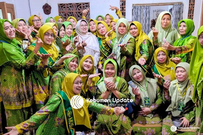 Hadiri Pengajian Ahad Kliwon di Alian, Bupati Kebumen Apresiasi Peran Muslimat NU