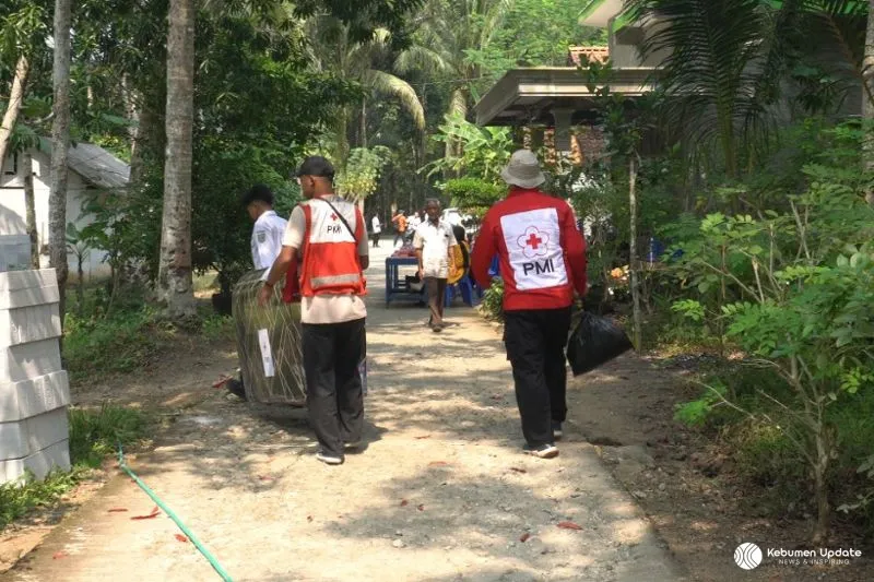 PMI Kebumen Ringankan Beban Korban Kebakaran di Adiwarno