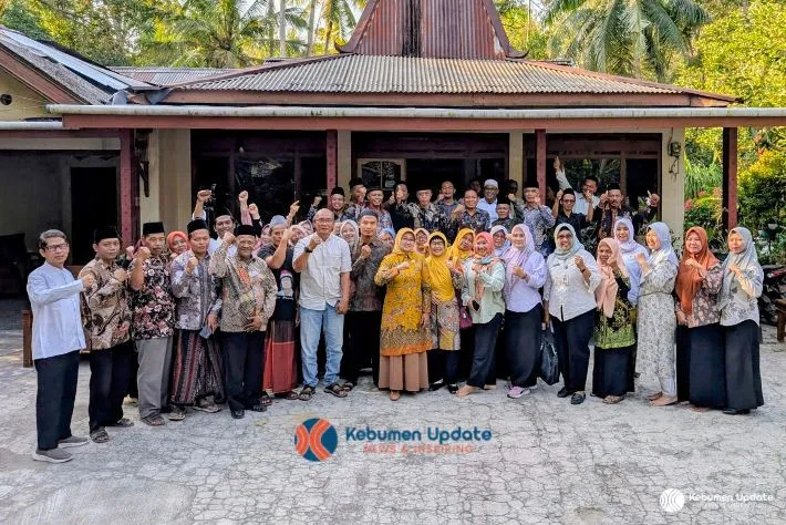 Pertemuan Rutin Kades se-Kecamatan Klirong Bahas Persoalan Sampah hingga Jalan Rusak