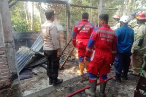 Diduga dari Bakar Sampah, Gudang Mebel di Petanahan Hangus Dilalap Api
