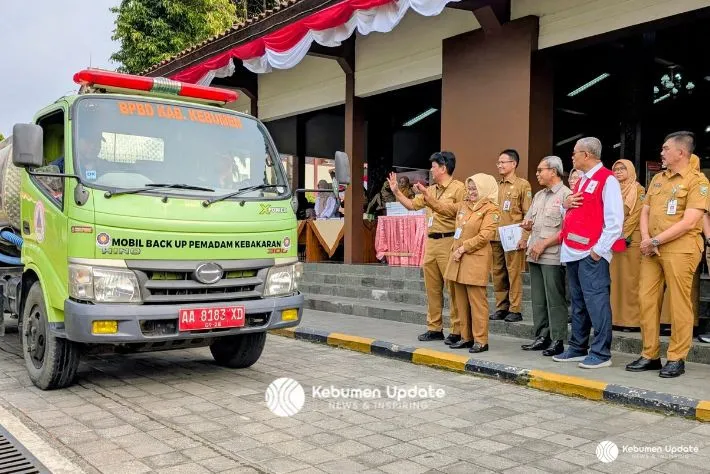 Musim Kemarau Panjang, Bupati Lilis Nuryani Berangkatkan Armada Droping Air Bersih untuk 11 Desa di Kebumen