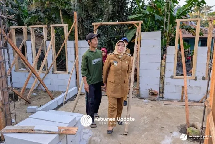 Bupati Cek Tiga Titik Bedah Rumah di Kebumen, Pastikan Hunian Layak bagi Warga