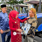Bupati Kebumen Pimpin Upacara HUT ke-81 RI Sekaligus Serahkan 115 Unit Alsintan