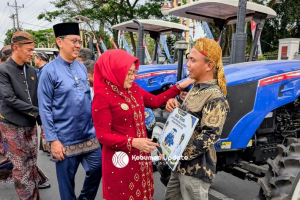 Bupati Kebumen Pimpin Upacara HUT ke-81 RI Sekaligus Serahkan 115 Unit Alsintan