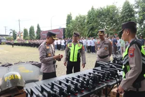 Pasukan dan Kendaraan Taktis Dikerahkan di Mapolres Kebumen, Ada Apa?