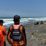 Tim SAR Gabungan Cari Nelayan Tenggelam di Pantai Entak Kebumen