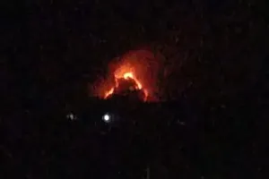 Kebakaran Hutan Jati di Ayah Kebumen Hanguskan 2 Hektare Lahan, Warga dan Petugas Padamkan Api