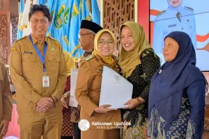Pemkab Kebumen Serahkan Tali Asih bagi 135 ASN Purnatugas