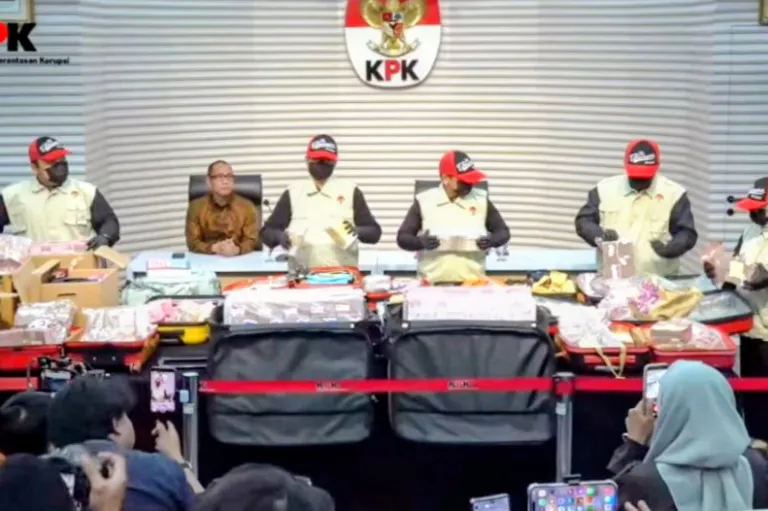 KPK Ungkap Peran Mantan Bupati Kebumen Arif Sugiyanto Diduga sebagai Penampung Dana